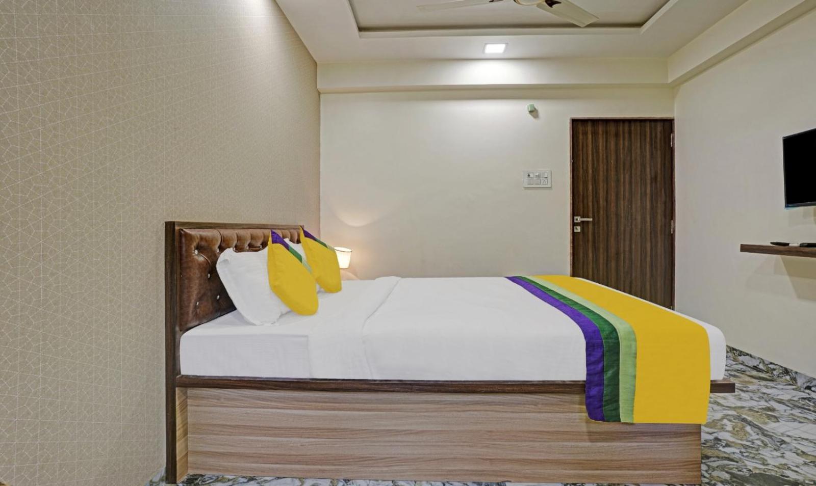 Glitz Hotels Golden Birds - Mahape, Navi Mumbai Dış mekan fotoğraf